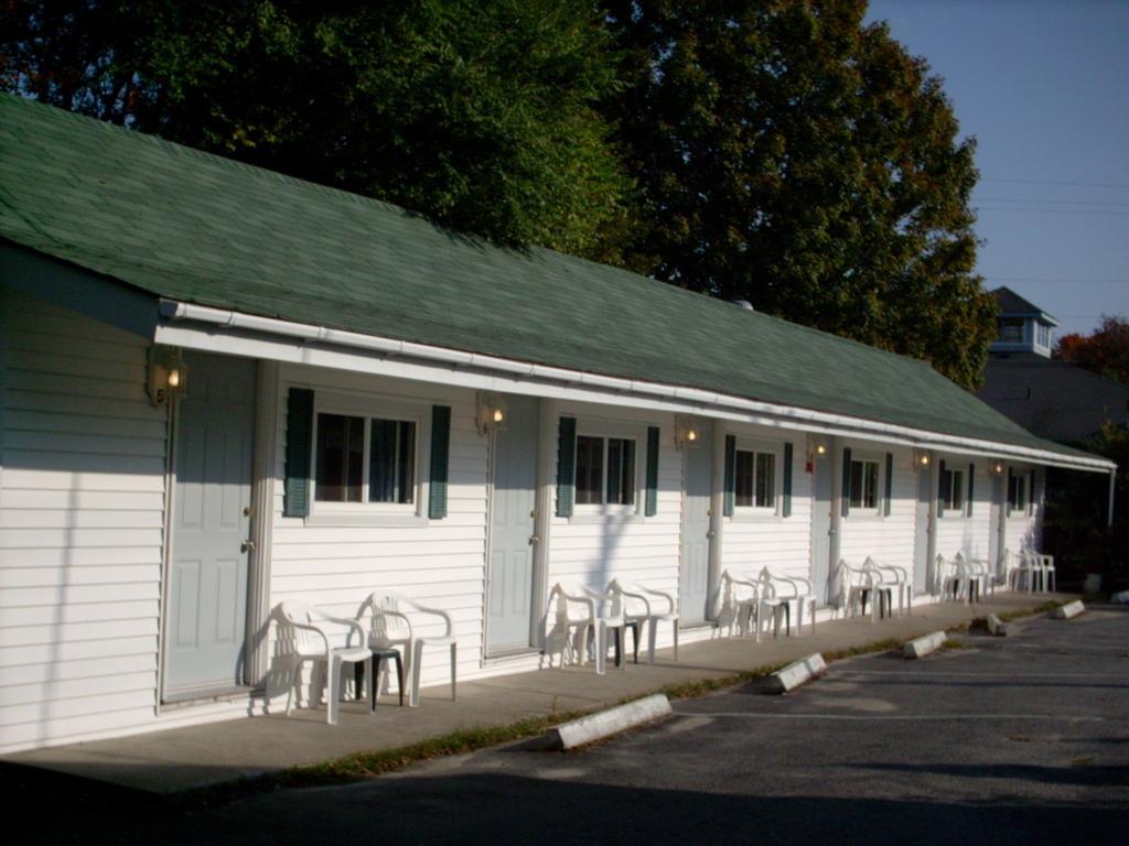 Mackenzie Motel & Cottages Shelburne Exterior photo