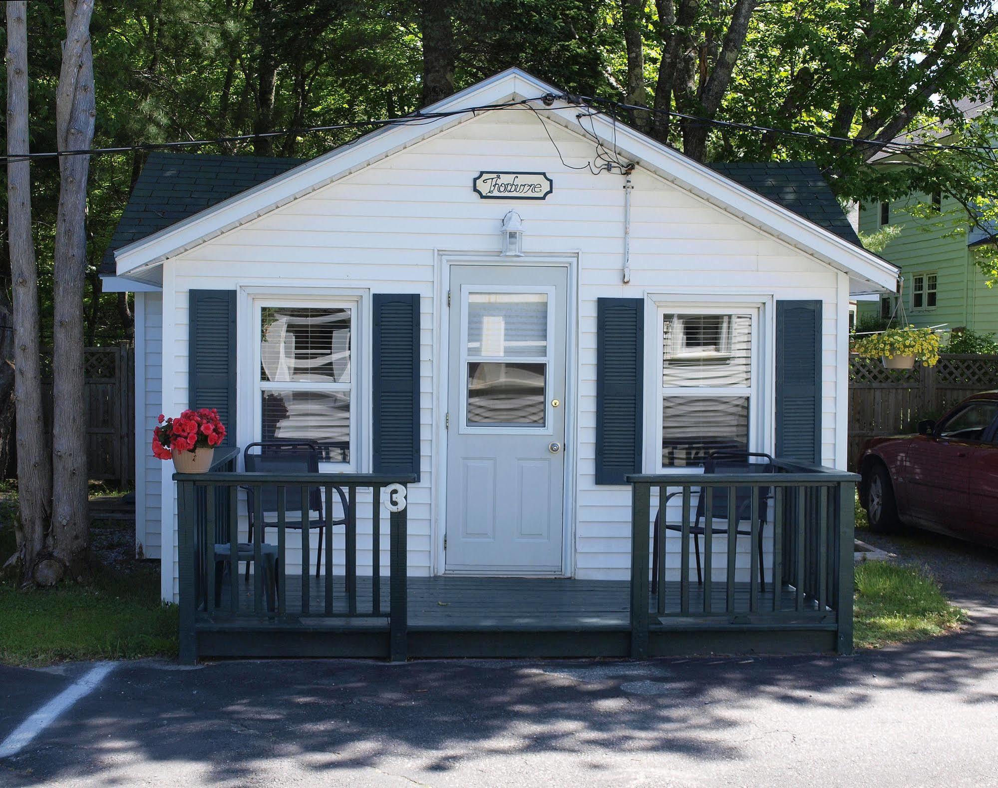 Mackenzie Motel & Cottages Shelburne Exterior photo
